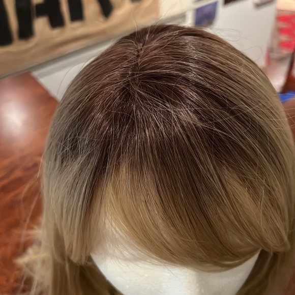 EUC adjustable blonde wig - Picture 2 of 5